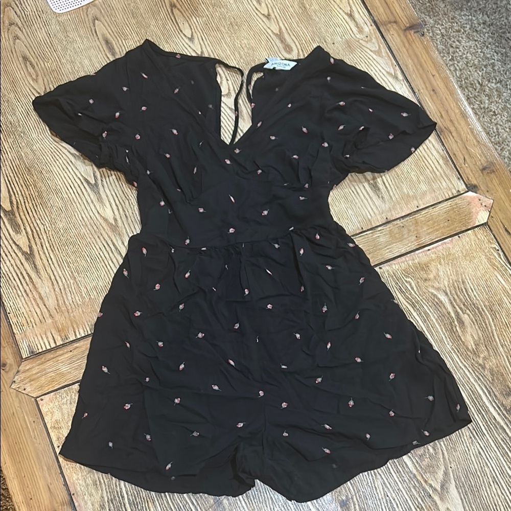 5/$20 BUNDLE 🎈 Black Floral Romper box 5 - Picture 2 of 4